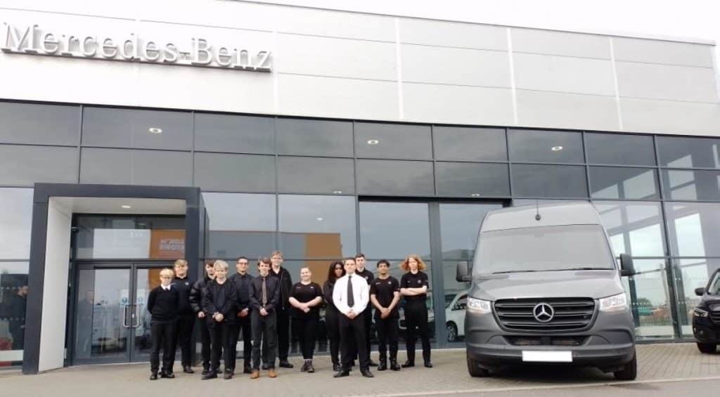 Rygor-Auto-accueille-les-apprentis-Mercedes-Benz-pour-2023